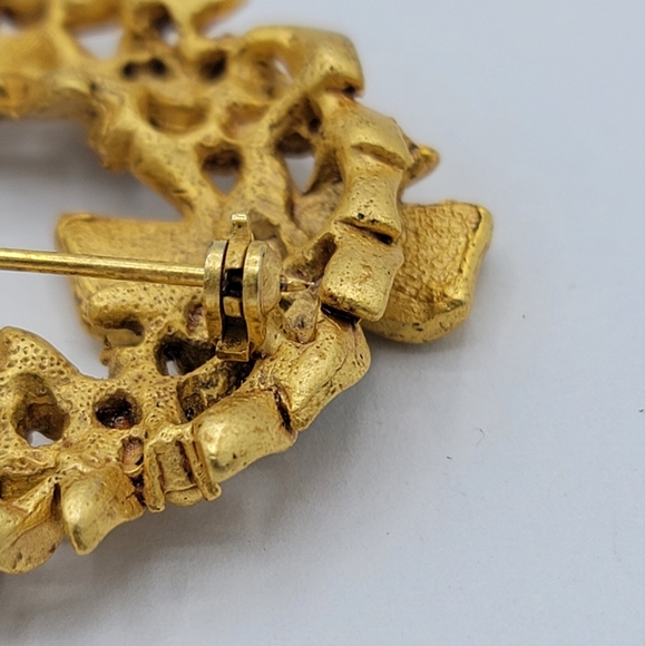 Holiday Wreath Brooch Rhinestone Flowers Christmas Gold tone Pin Hobé Style Vtg - Picture 10 of 12